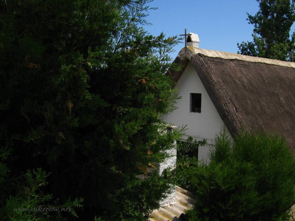 Alongside the lake of Albufera are traditional houses roofed in thatch - Valencia Spain 
