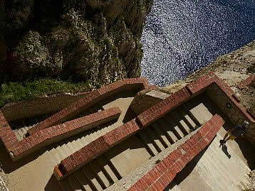 Steps to the Neptune's cave