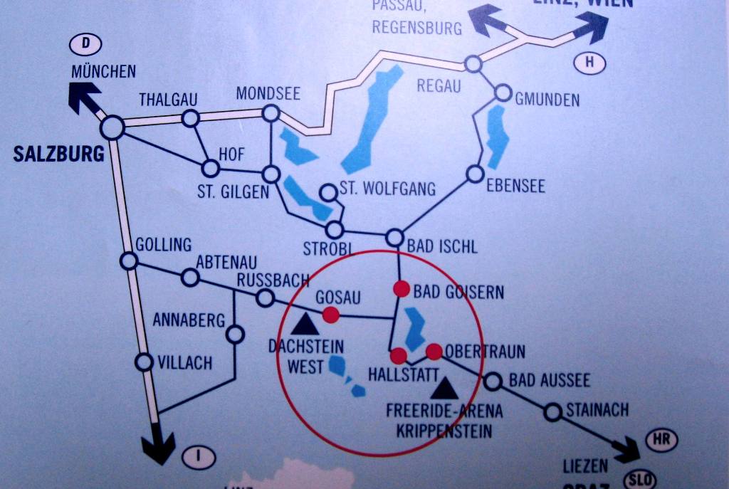 Where is Hallstatt located on map of Austria 