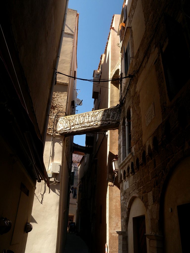 Bonifacio narrow streets - Corsica 