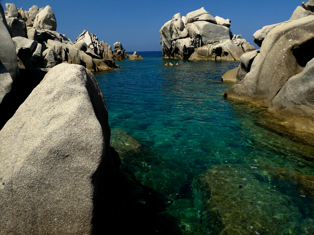 Capo Testa offers nice coves for swimming, beautiful rocks and boulders for traversing and wonderful scenery for viewing - Sardinia 