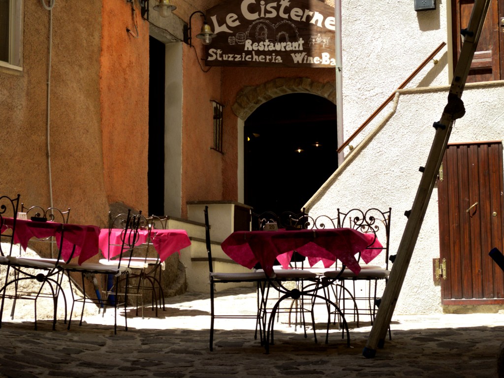 Castelsardo hotels and restaurants - Sardinia