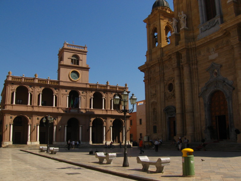 Marsala Town Square is the center of the activity of the town. The 17th century Cathedral of San Tomaso is an important highlight and contains several sculptures of note - Sicily, Italy 
