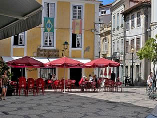 Stroll along the streets of Aveiro and rest in cafe - Portugal