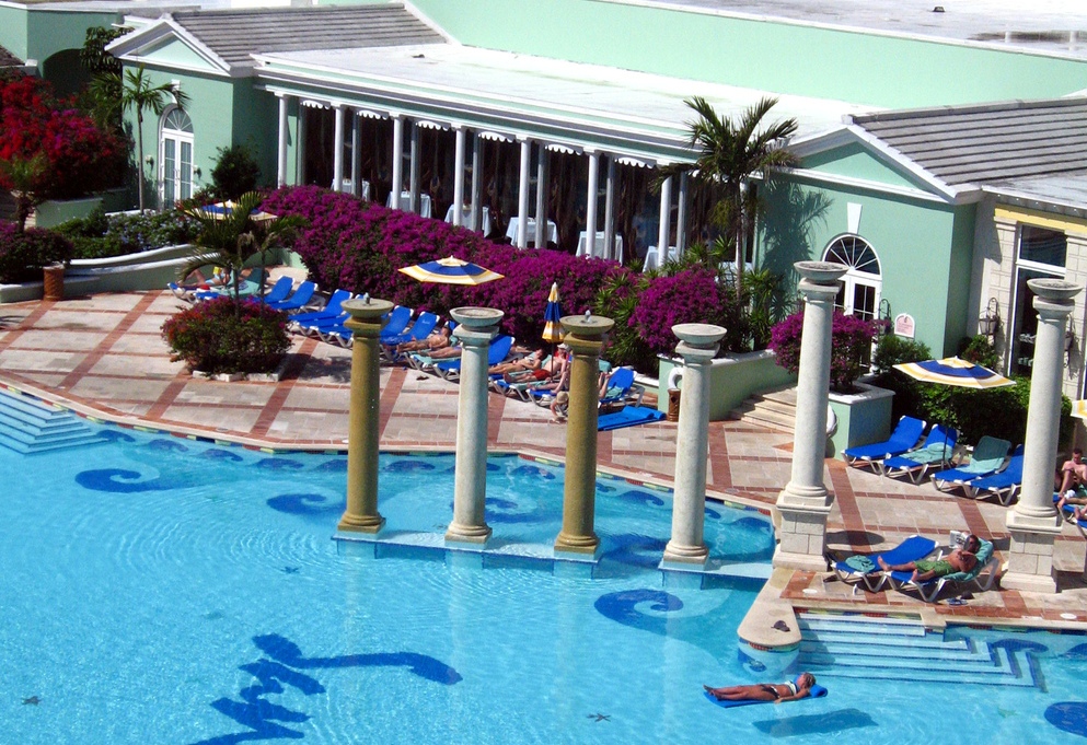 Tourists resorts - economy of Bahamas