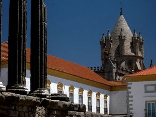 Evora town - Gothic cathedral and Roman temple