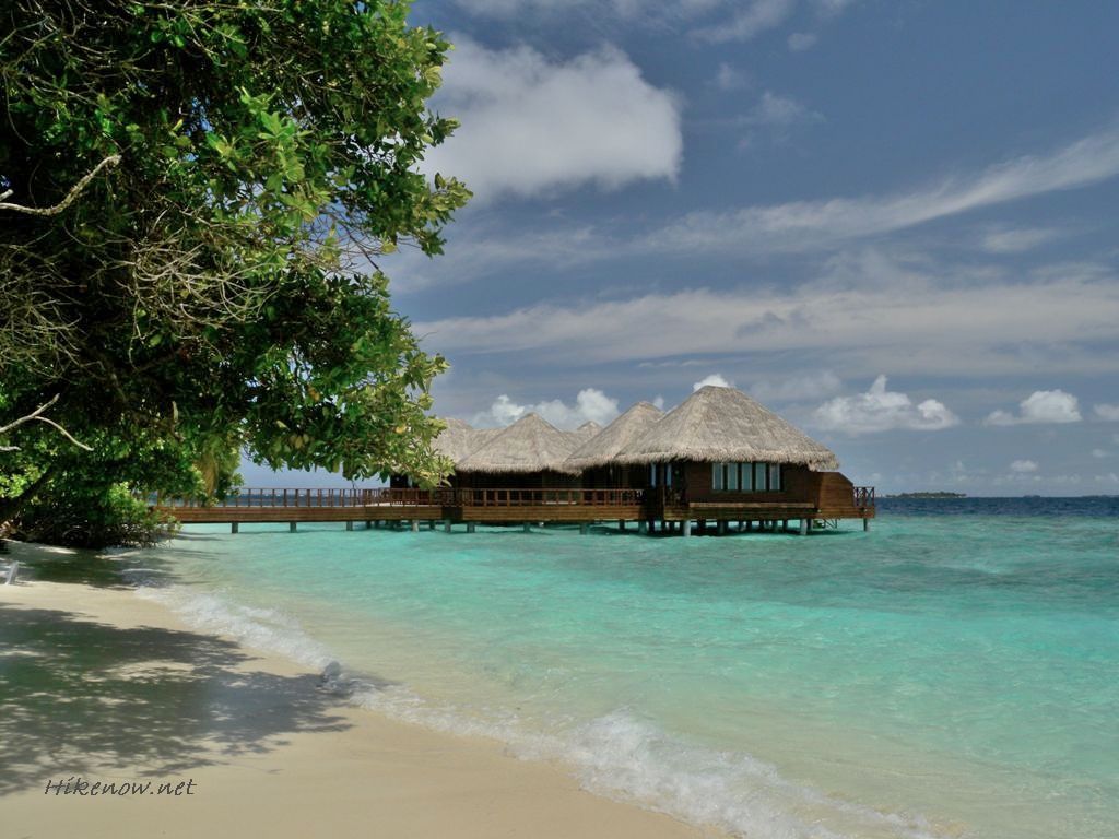 Holidays to Maldives islands are renowned for its atolls