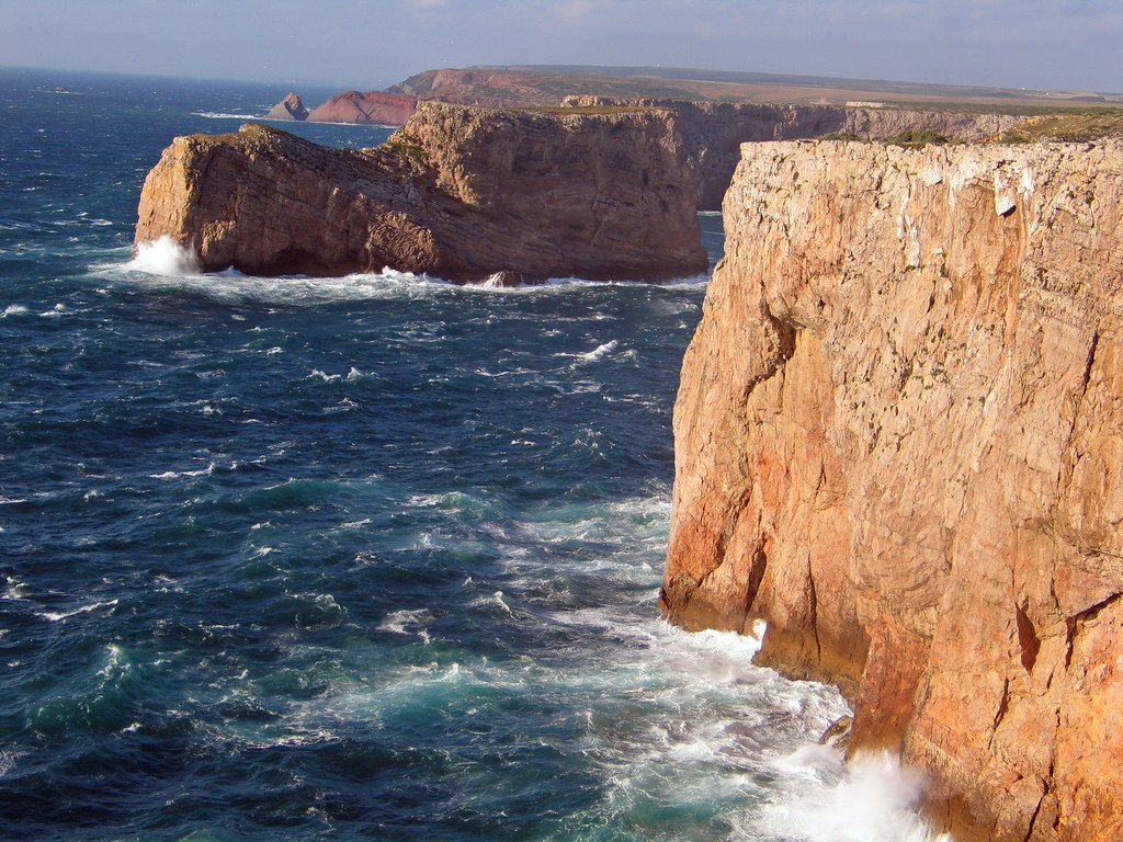 Cape Saint Vincent, Cabo De So Vicente is the southwesternmost Portugal, it forming with Sagres Point a promontory on the Atlantic Ocean.